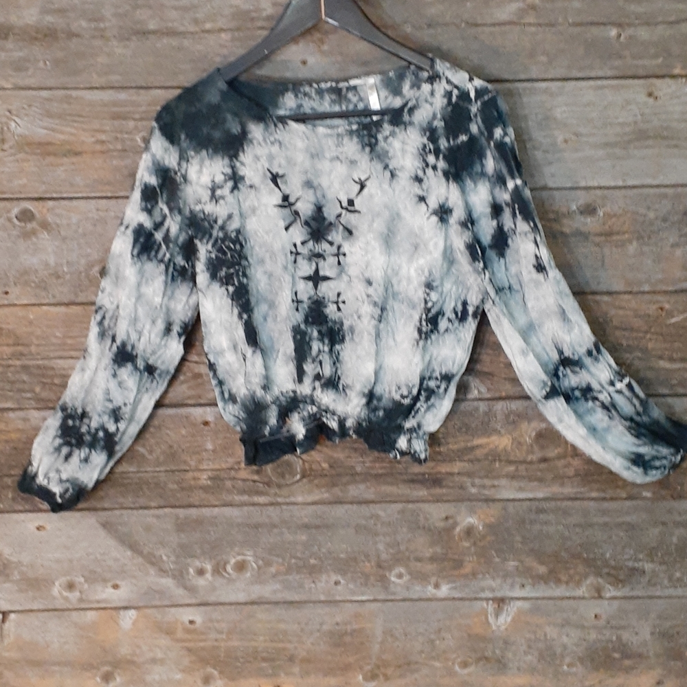 Mono B Medium long sleeve crop top